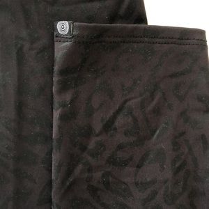 Onzie printed foil 7/8 leggings in leopard print